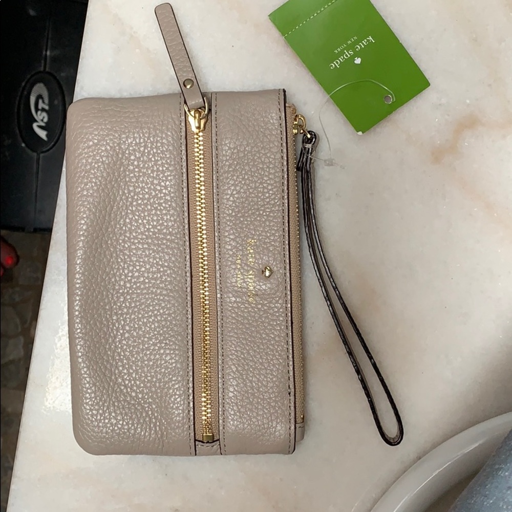 NWT Kate Spade Wristlet Cobble Hill